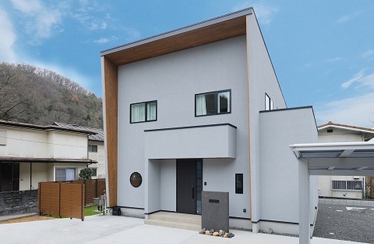 福山市で新築住宅をお探しの方へ｜グレーの塗り壁の家