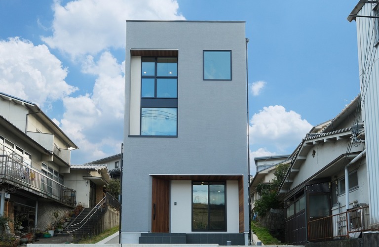 福山市で新築住宅をお探しの方へ｜グレーの塗壁の家