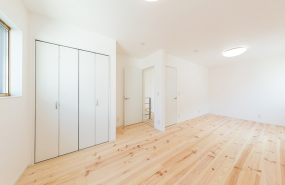 福山市で新築住宅をお探しの方へ｜「パイン」を使用した無垢床の家
