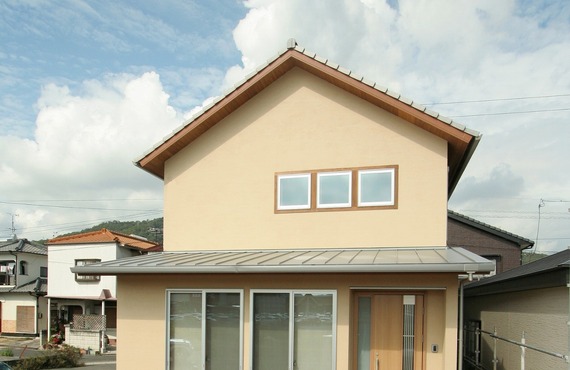 福山市で新築住宅をお探しの方へ｜ベージュの塗り壁の家