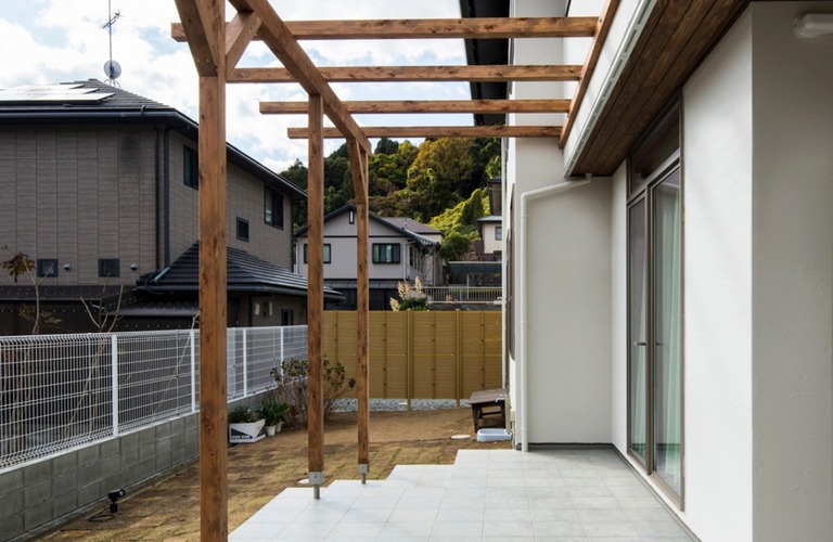 福山市で中庭のある家をお探しの方へ｜おしゃれなパーゴラのある中庭