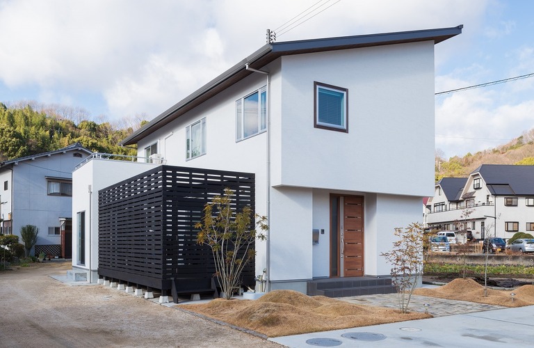 福山市で中庭のある家をお探しの方へ｜目隠しルーバーでプライベートな中庭に