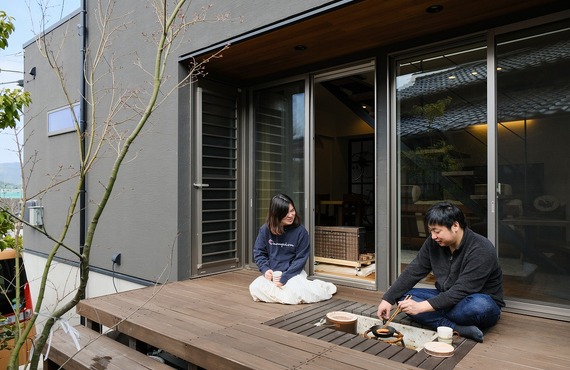 福山市で中庭のある家をお探しの方へ｜中庭で焚き火を楽しむ